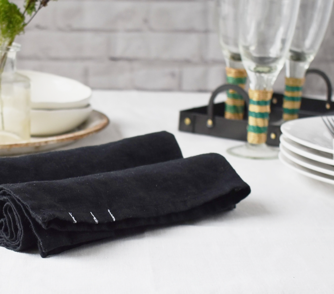 Emerald linen napkins with unfinished edge. – celina mancurti