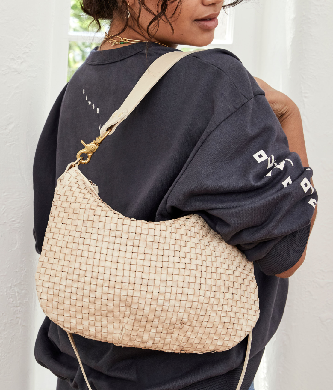 Clare V Moyen Messenger Bag - Natural Woven Texture – She She Boutique